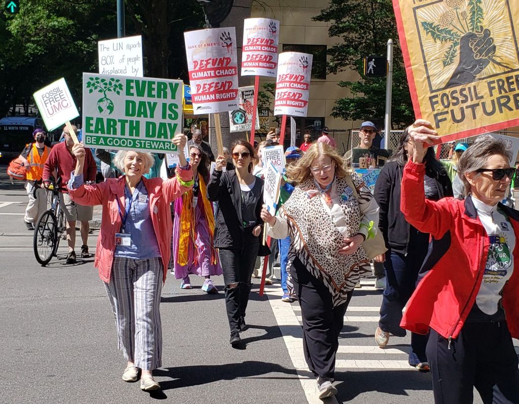 In Pictures: Fossil Free UMC joins Bank of America Protest